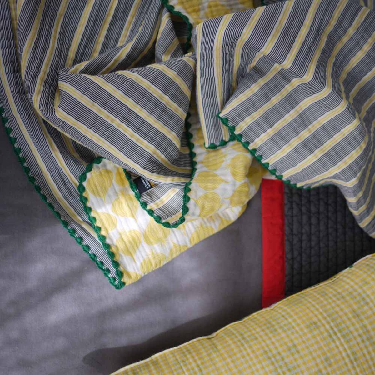 봄봄패브릭스(BOMBOM FABRICS) 4layer gauze blanket 4중거즈 블랭킷/yellow onion + yellow stripe/2size