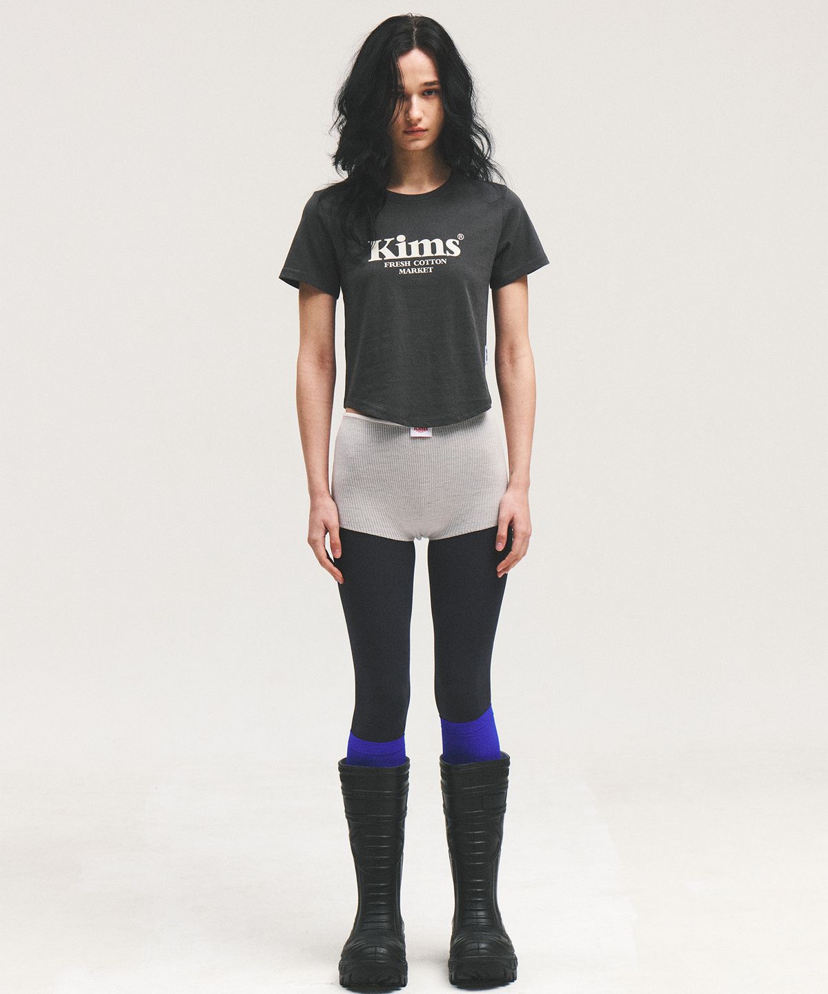 킴스 프레시 코튼 마켓(KIMS FRESH COTTON MARKET) (Unisex) Kims Bam Logo Tee Charcoal