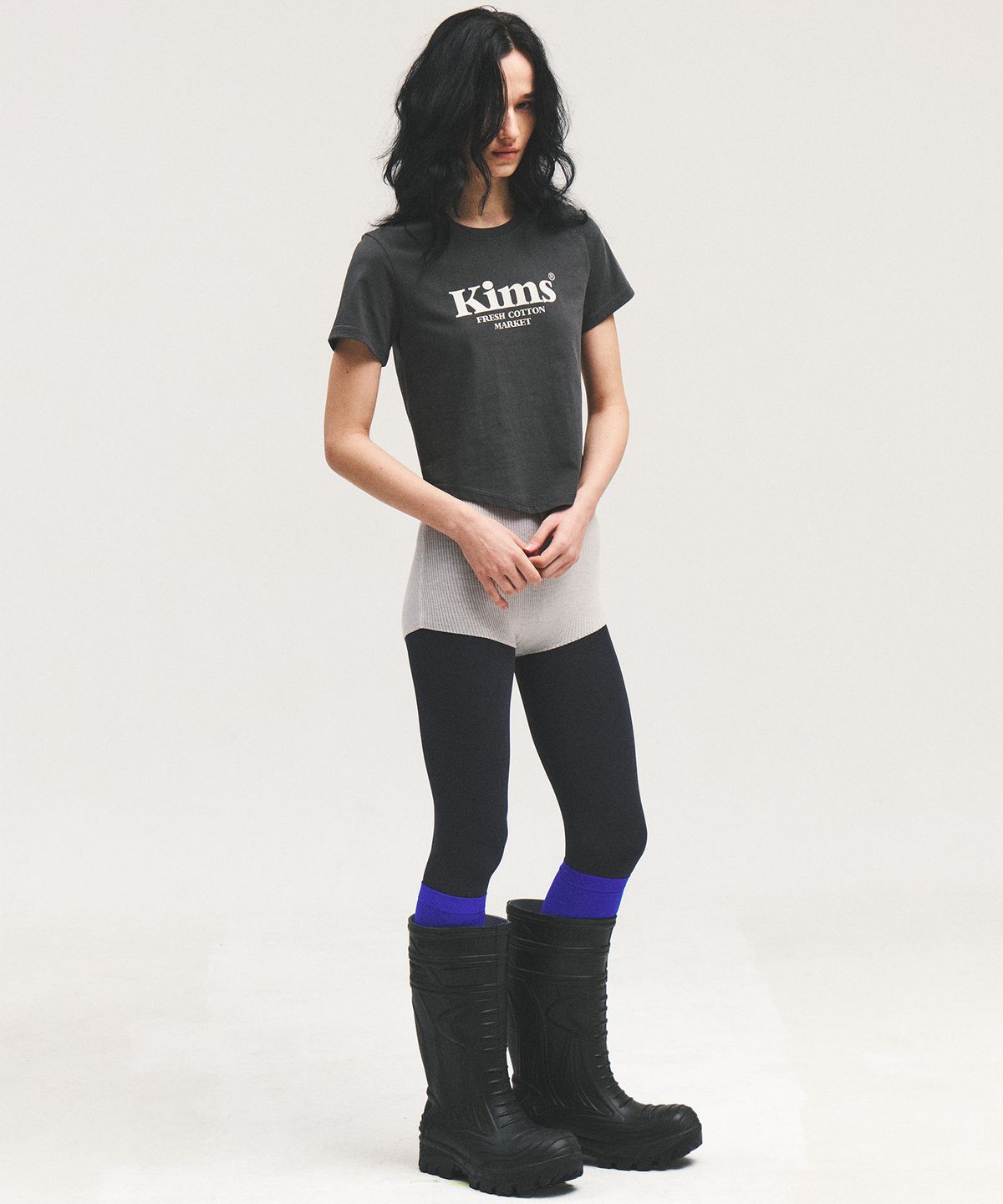 킴스 프레시 코튼 마켓(KIMS FRESH COTTON MARKET) (Unisex) Kims Bam Logo Tee Charcoal