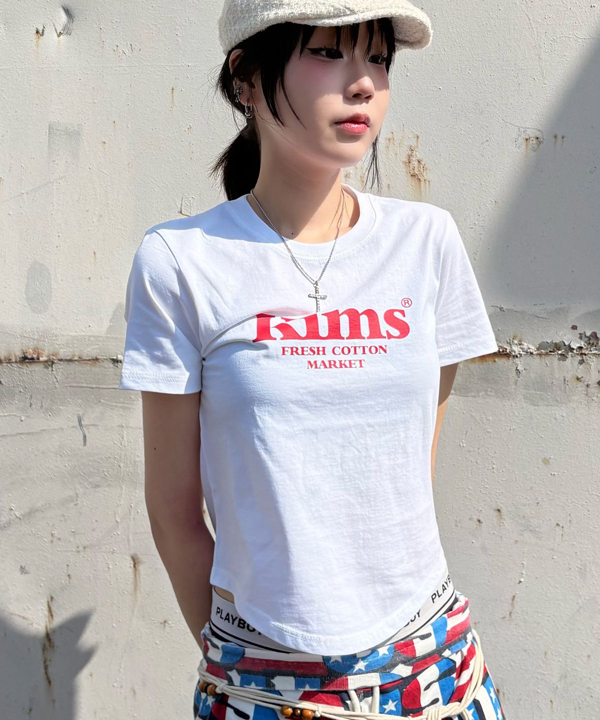 킴스 프레시 코튼 마켓(KIMS FRESH COTTON MARKET) (Unisex) Kims Bam Logo Tee White(red)