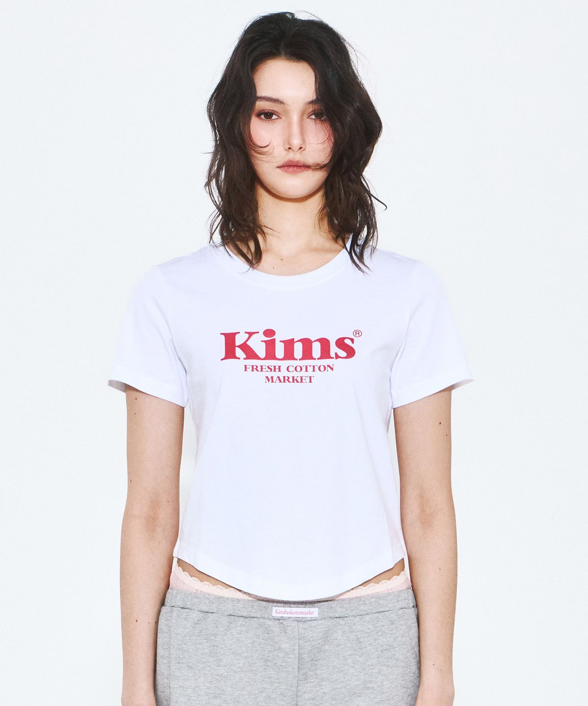 킴스 프레시 코튼 마켓(KIMS FRESH COTTON MARKET) (Unisex) Kims Bam Logo Tee White(red)