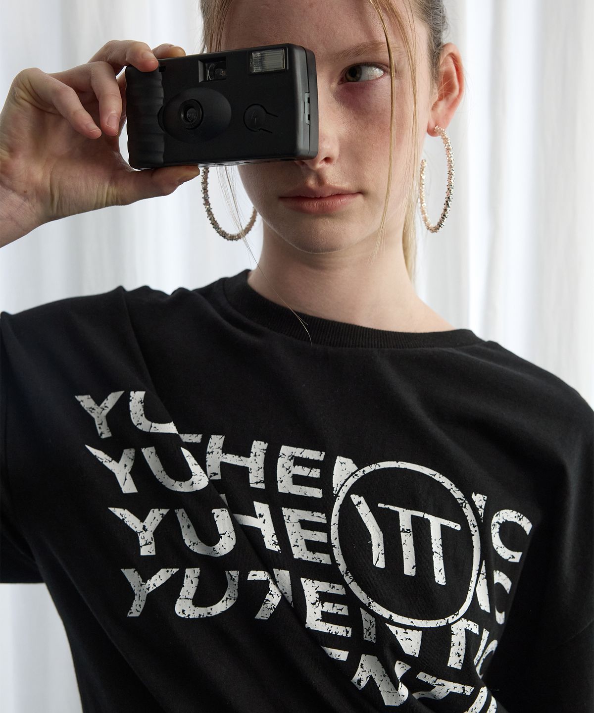 유센틱(YUTHENTIC) SIGNATURE 티셔츠 블랙 AW5ME44110