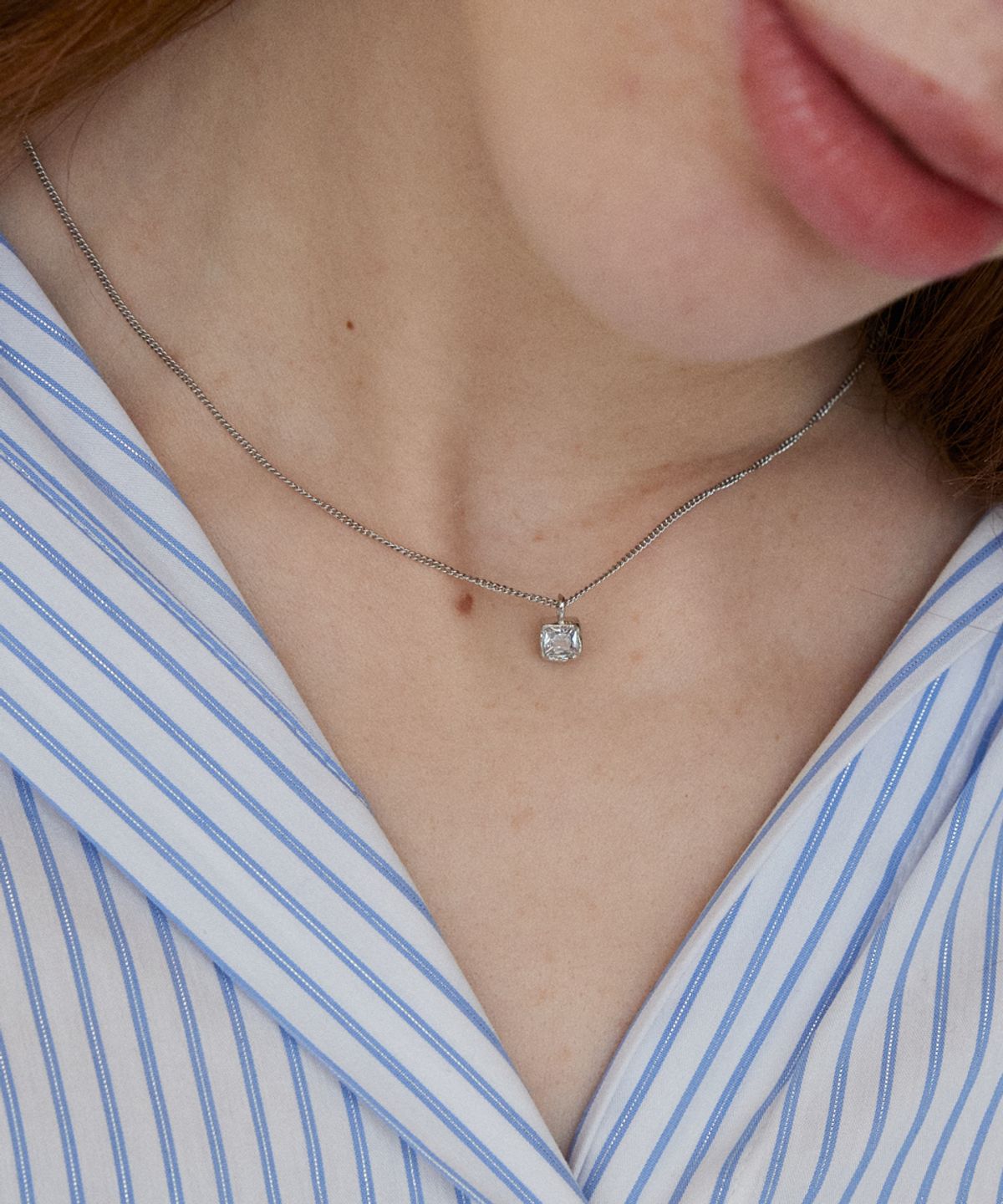 메리모티브(MERRYMOTIVE) Cube crystal pendant with chain necklace
