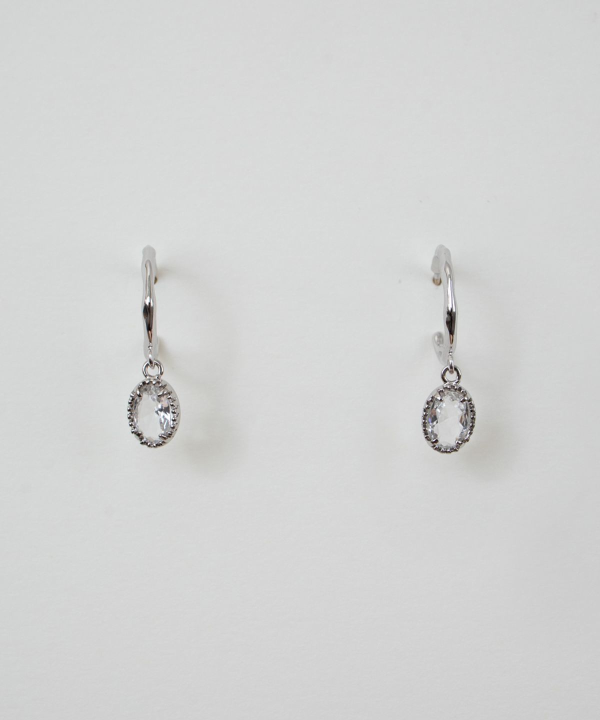메리모티브(MERRYMOTIVE) Oval crystal drop earring