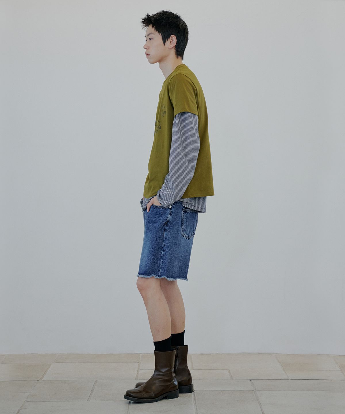 누아클레(NUAKLE) 스타 홀스 슬림핏 티셔츠_올리브 옐로우