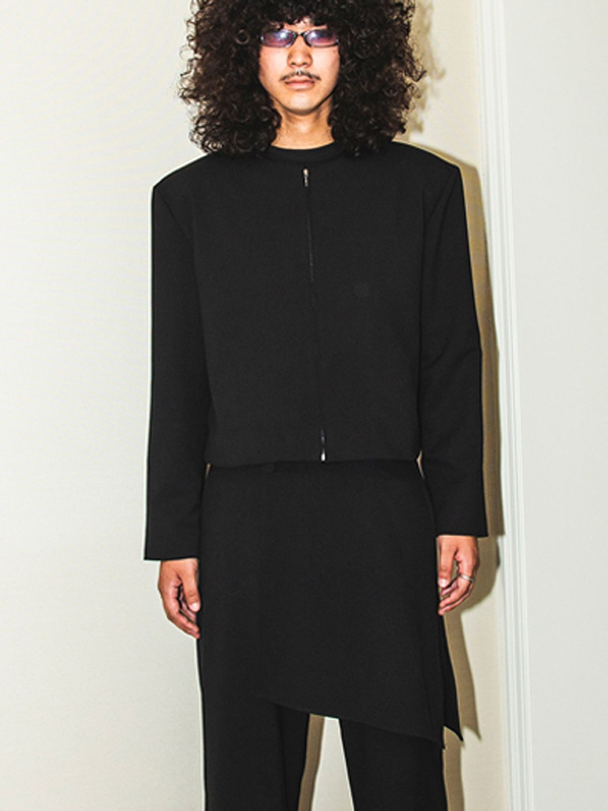 고저(GOZER) CREWNECK ZIP-UP JACKET_BLACK