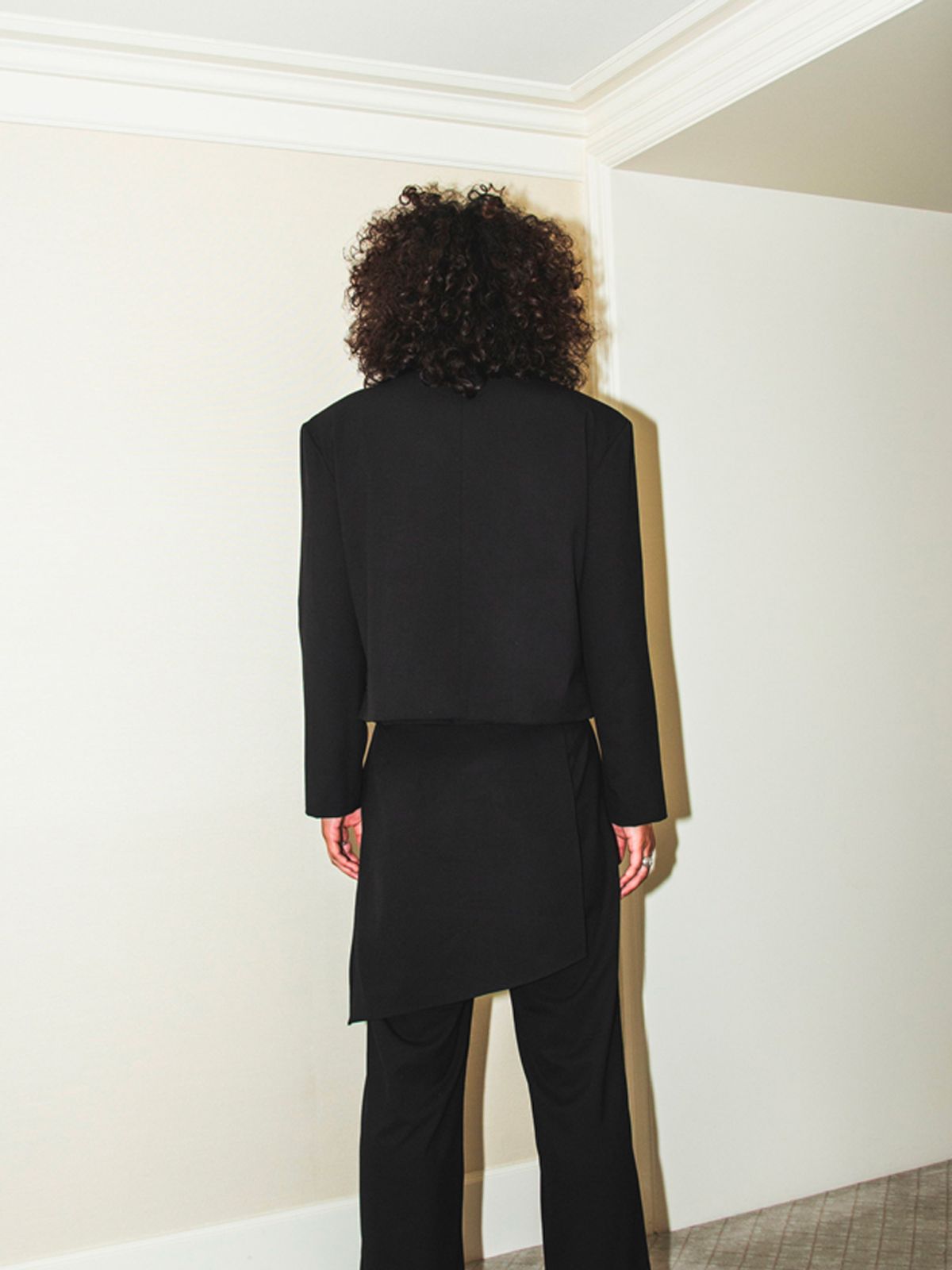 고저(GOZER) CREWNECK ZIP-UP JACKET_BLACK