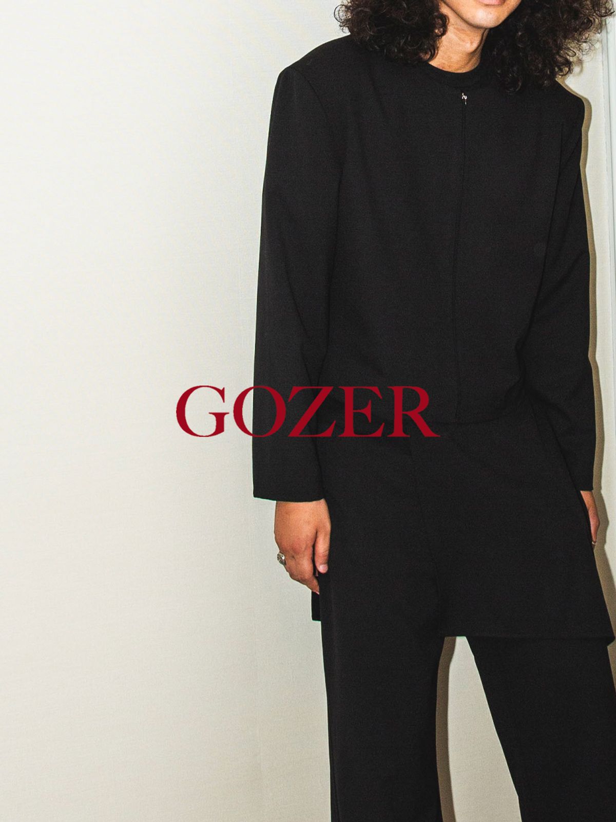 고저(GOZER) CREWNECK ZIP-UP JACKET_BLACK