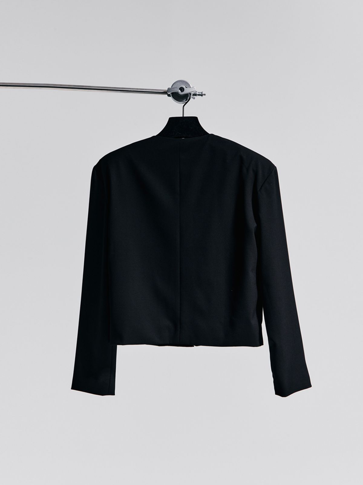 고저(GOZER) CREWNECK ZIP-UP JACKET_BLACK
