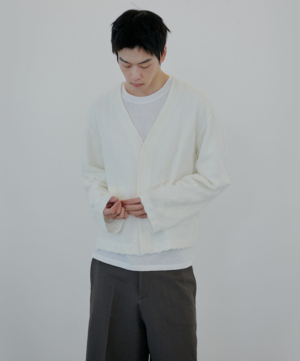 누아클레(NUAKLE) 브이넥 히든 가디건_아이보리