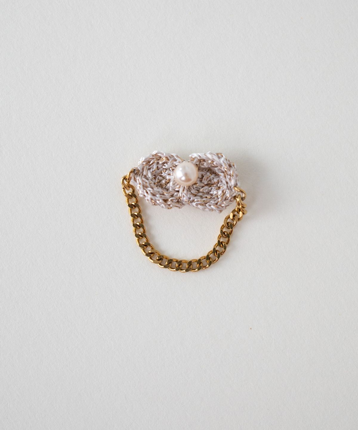 메리모티브(MERRYMOTIVE) Pearl and knit ribbon chain ring (gold)