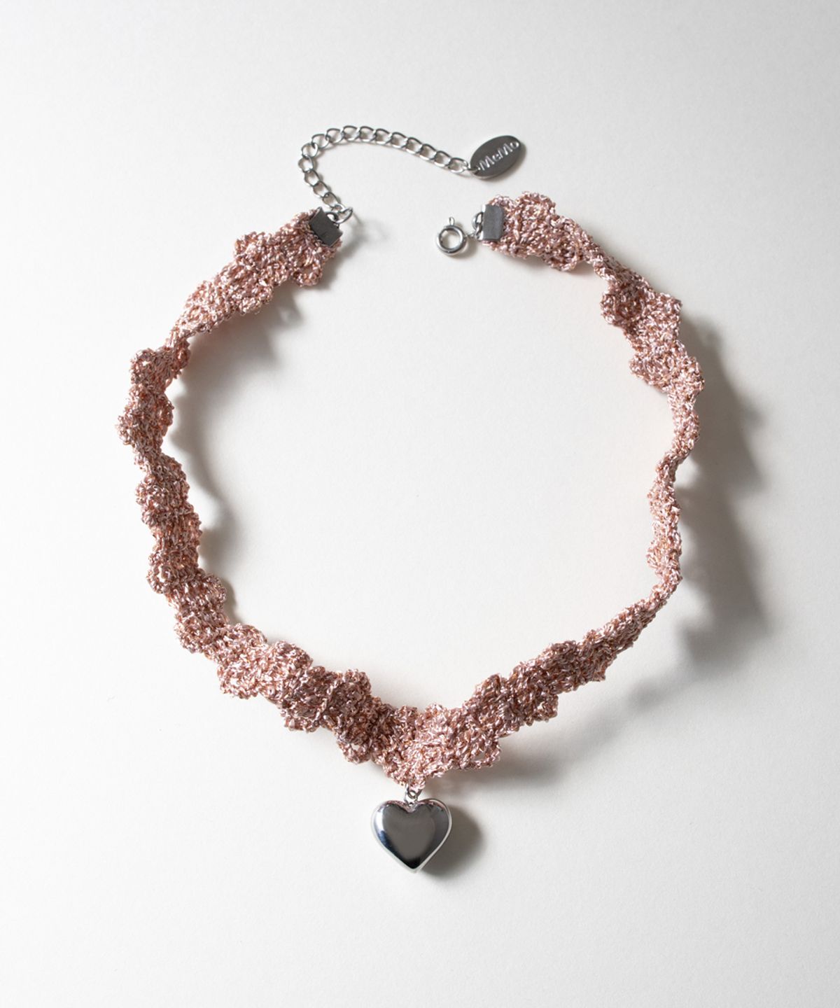 메리모티브(MERRYMOTIVE) Heart and rose pink knit choker