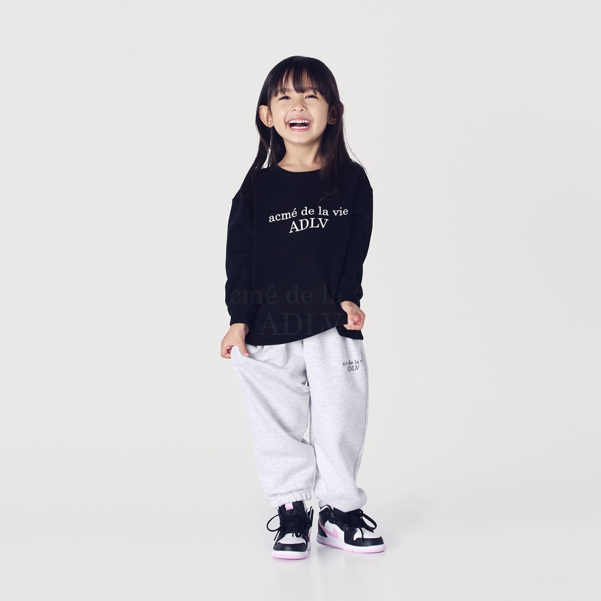 아크메드라비 키즈(acmedelaviekids) KIDS BASIC LOGO SWEATSHIRT (2COLOR)