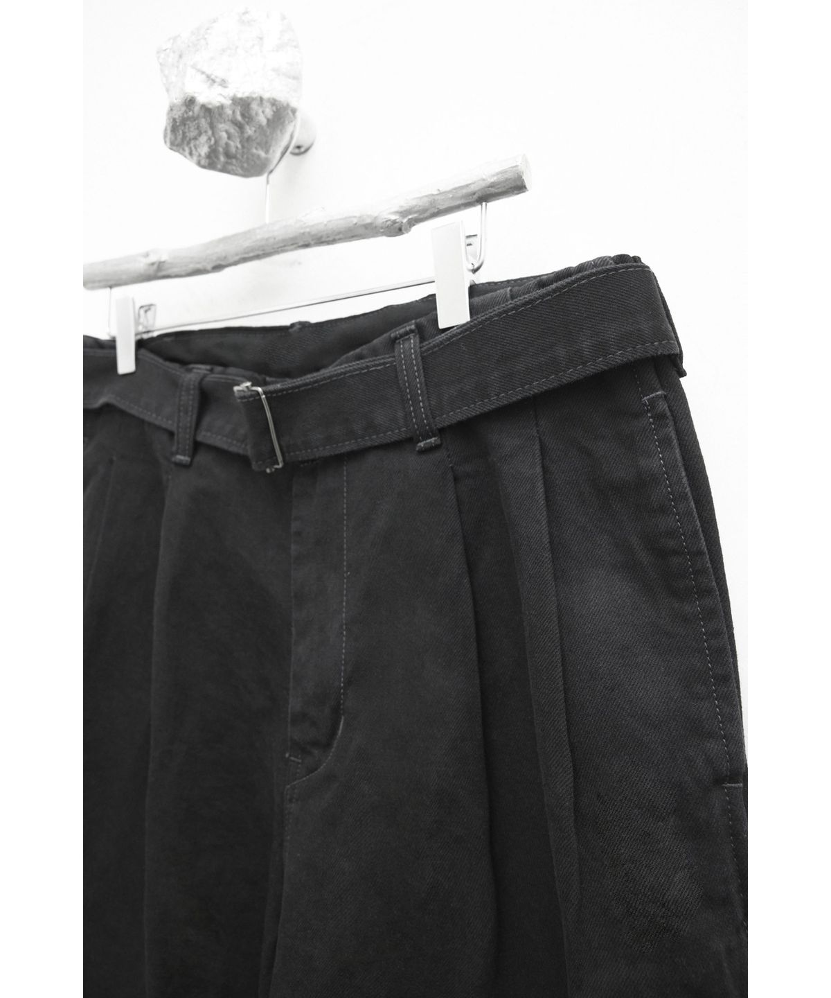 유스(YOUTH) Belted Denim Pants - Black