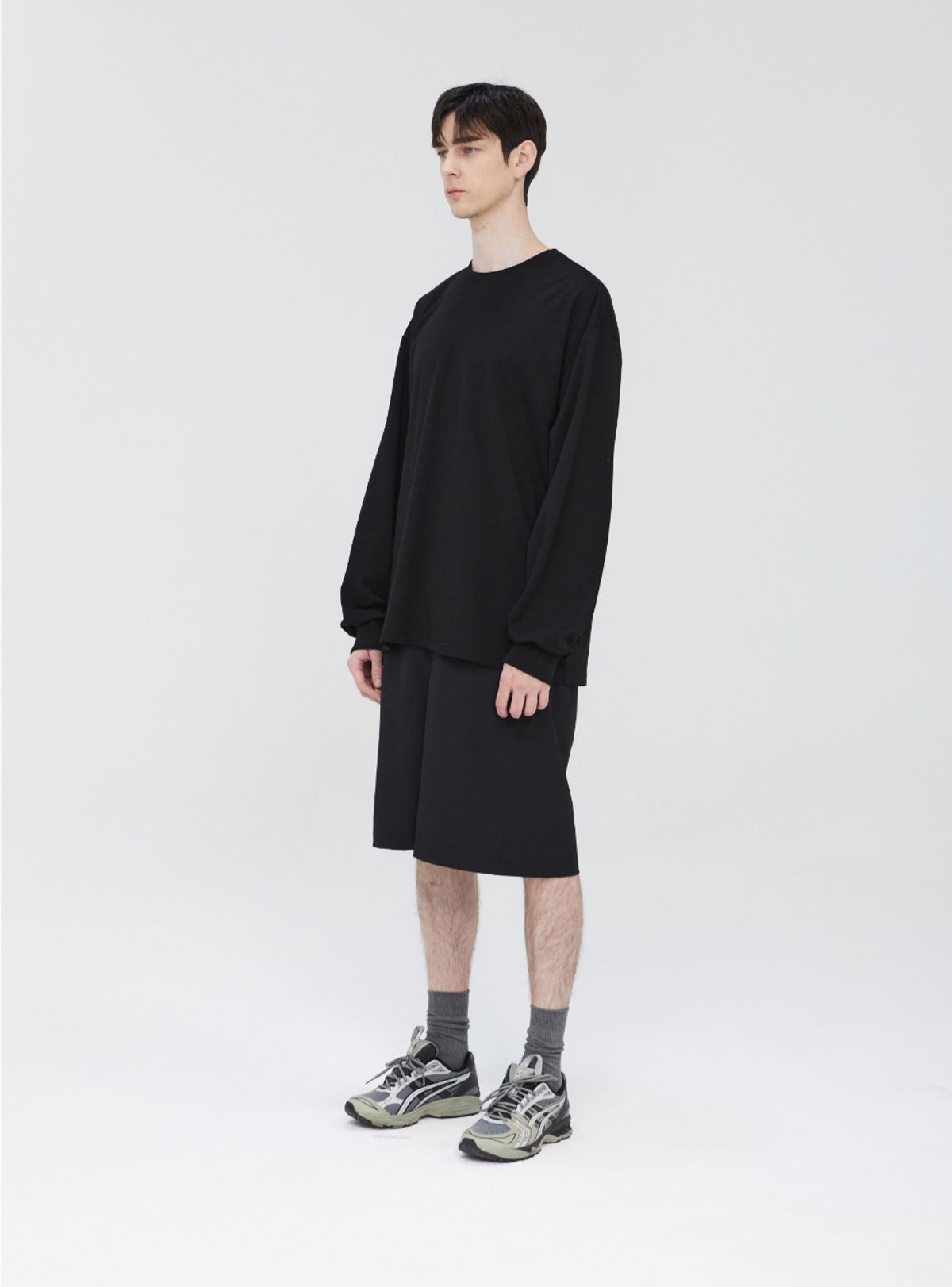 아디브(ADIV) 베이직 롱슬리브 티셔츠 블랙