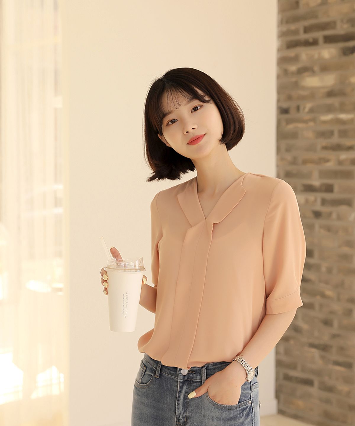 빼빼(BBAEBBAE) 브이넥 러플라인 반팔 블라우스