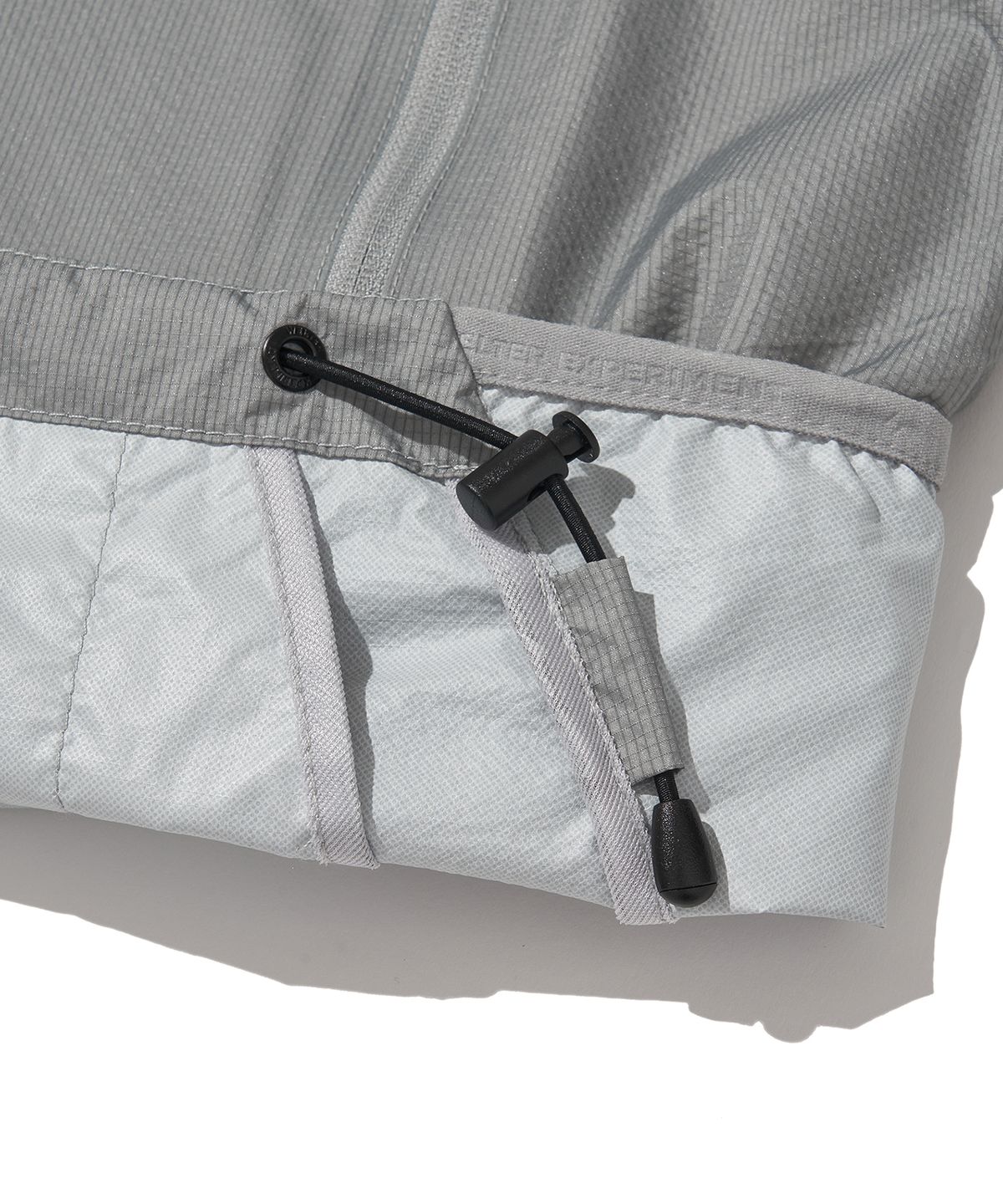 웰터 익스페리먼트(WELTER EXPERIMENT) ANEMOI LIGHT WINDBREAKER_GRAY