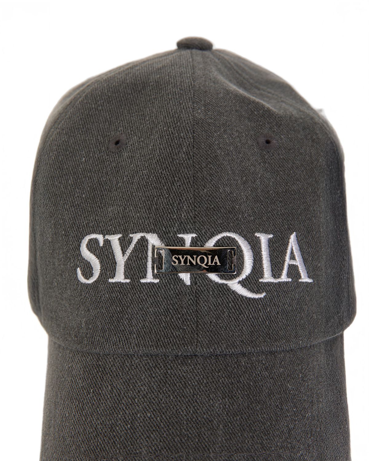 신키아(SYNQIA) 메탈 플레이트 베이스볼 캡 그레이