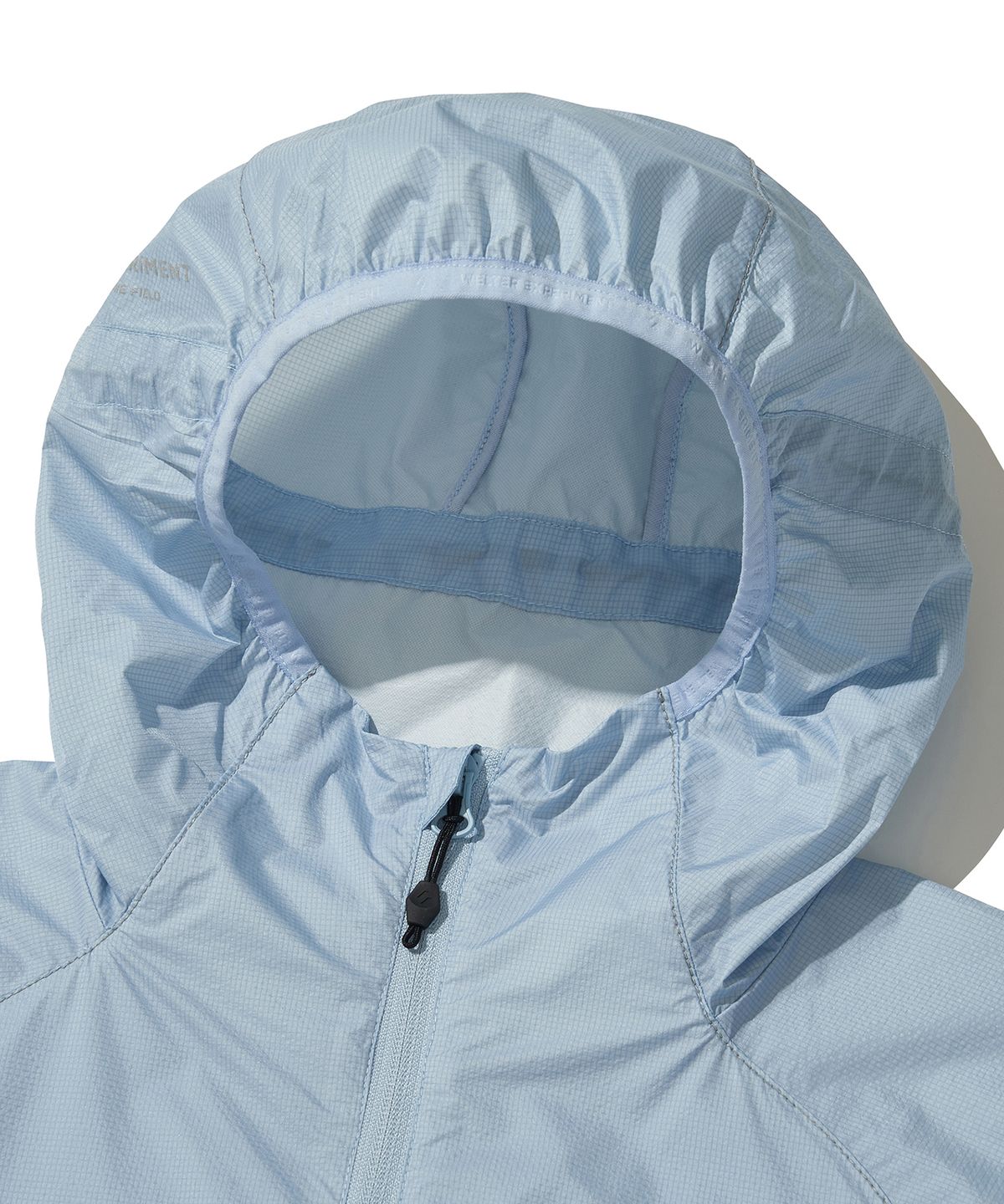 웰터 익스페리먼트(WELTER EXPERIMENT) ANEMOI LIGHT WINDBREAKER_SKY BLUE