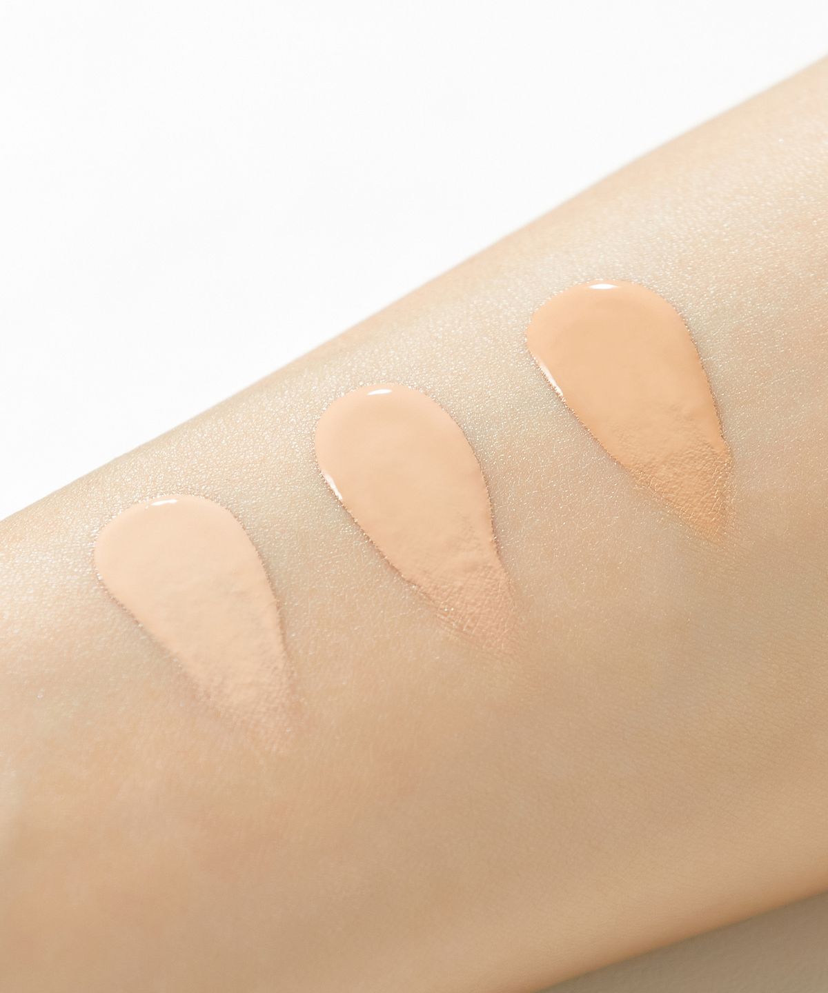 바이유어(BYUR) 세럼핏 실키 누드 쿠션 15g (SPF50+/PA+++)