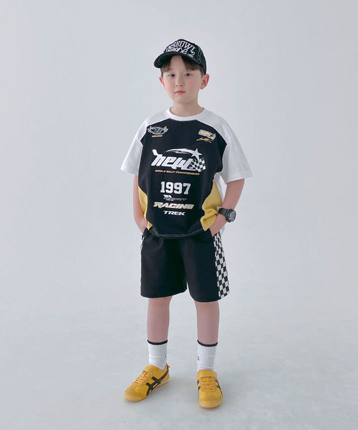 베리클로젯(BERRYCLOSET) 뉴 레이싱 엠블럼 반팔티