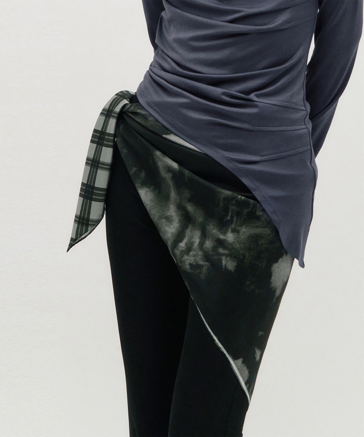 킴지수(KIMZISU) Half&Half Plaid Square Scarf 95 _ GREY
