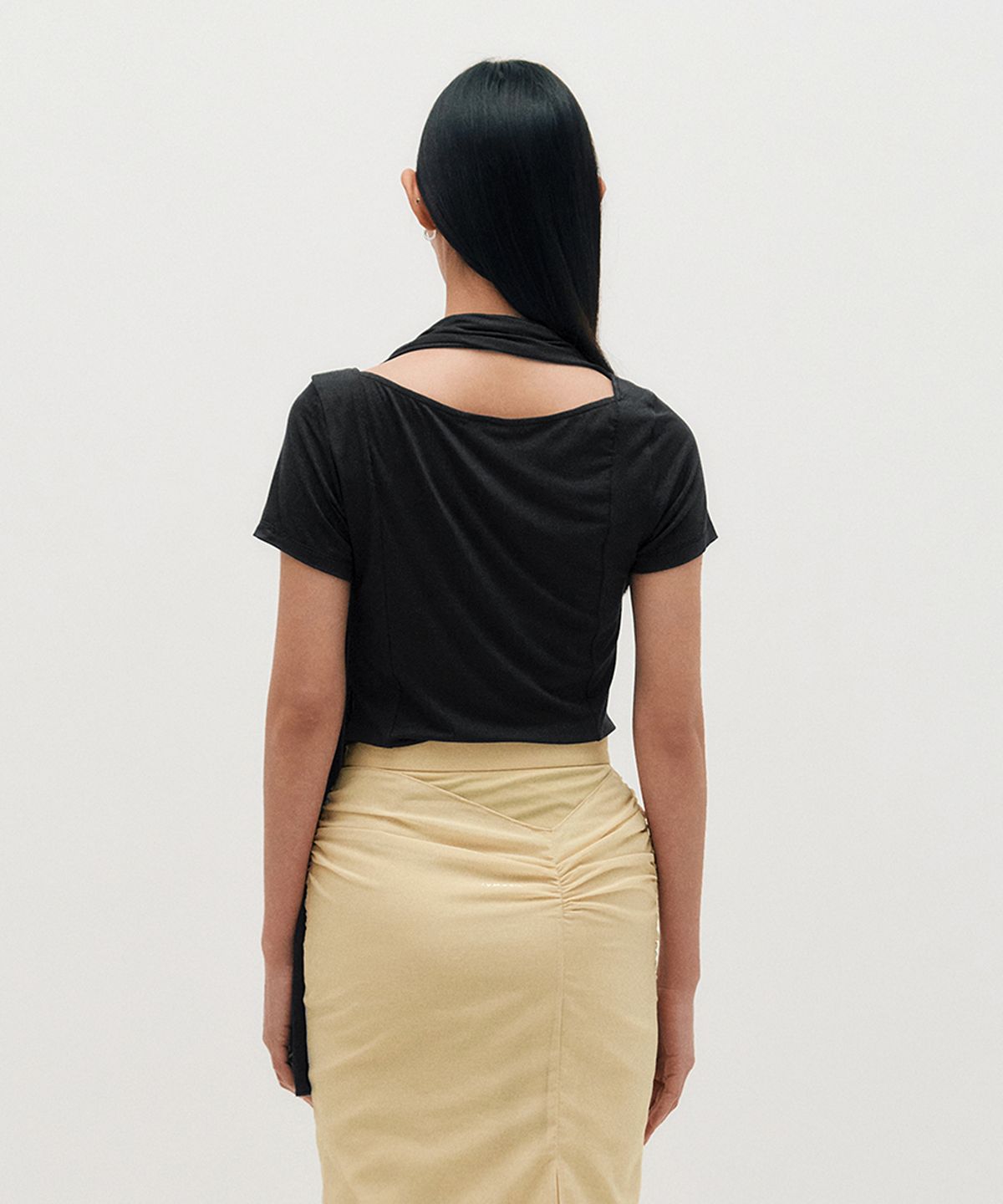 킴지수(KIMZISU) Cowl Neck Scarf T-Shirt _ BLACK
