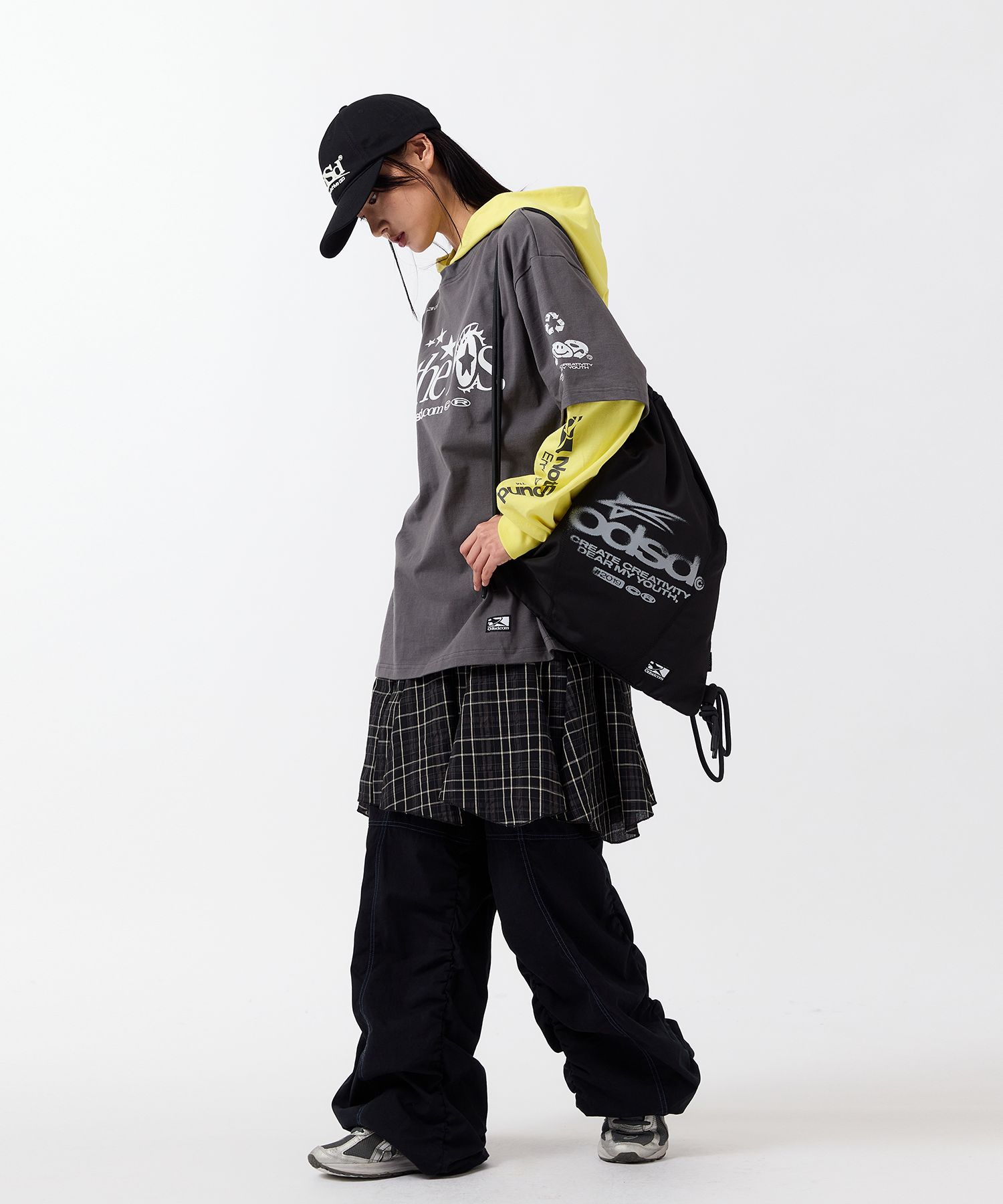 MUSINSA公式 | ODDSTUDIO Odsd Curved Sporty String Bag - BLACK