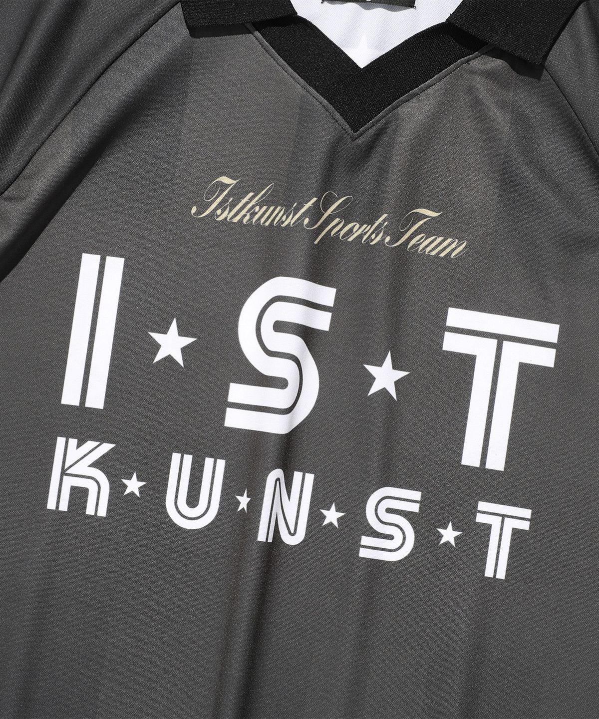 이스트쿤스트(ISTKUNST) SOCCER JERSEY_ASH KHAKI(IK2FMMT540A)