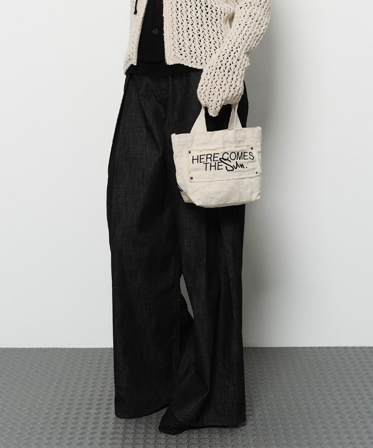 다이애그널(DIAGONAL) HERE COMES THE SUN MINI BAG (ivory)