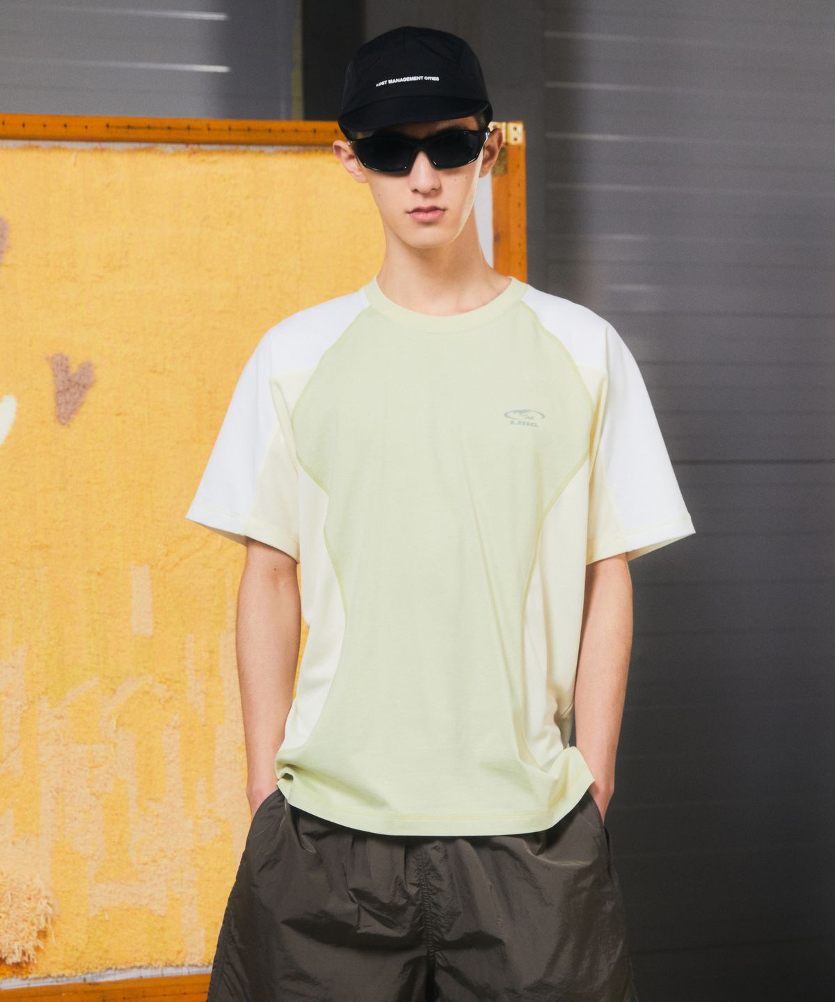 엘엠씨(LMC) CURVED LINE TEE white
