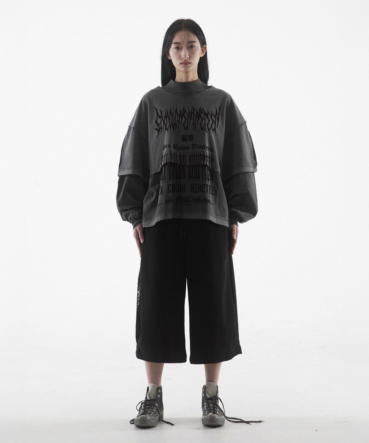 팬쇼(FANSHOW) MULTI SCN RAW EDGE CROP SHORT SLEEVE - PIGMENT BLACK