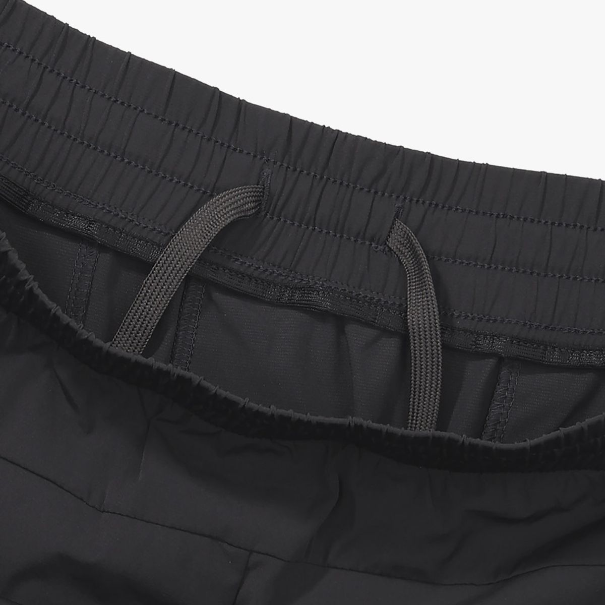 디아도라(diadora) 러닝 쿨링 쇼츠 DARK GREY