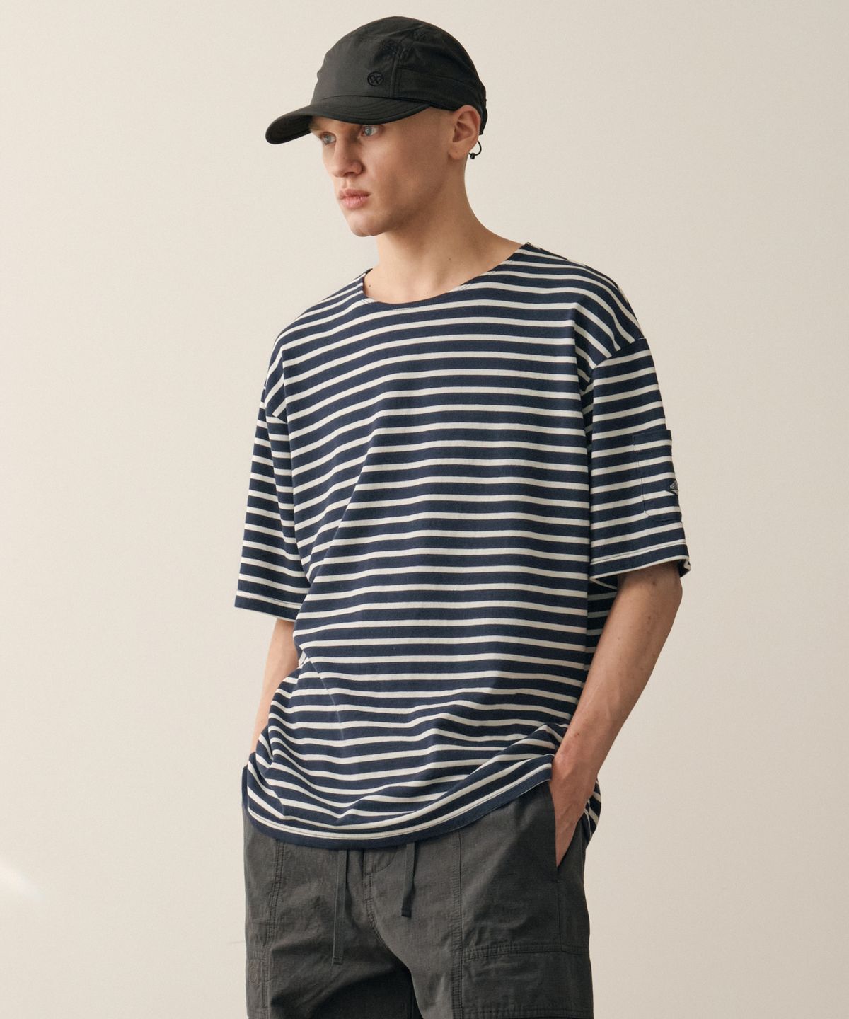힐리먼트(HELEMENT) 피그먼트 스트라이프 반팔티셔츠 (NAVY)