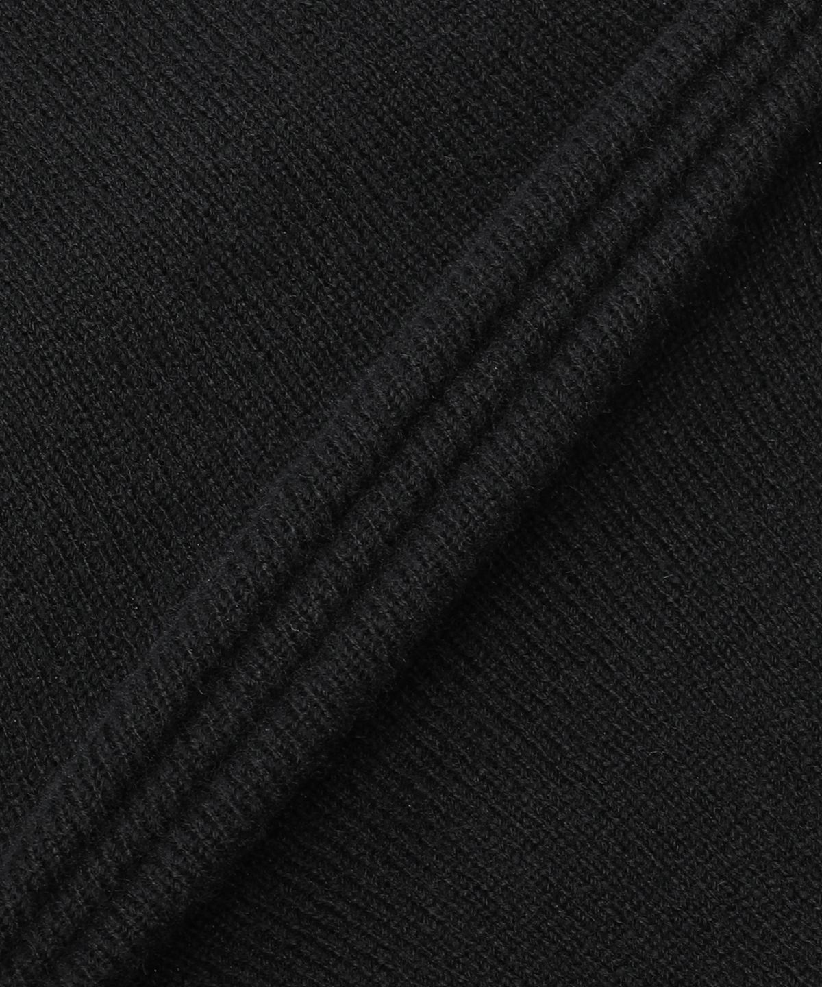 꼼데가르송 플레이(COMME DES GARCONS PLAY) 레드 하트 엠블럼 라운드넥 가디건 - 블랙 / AXN0070511