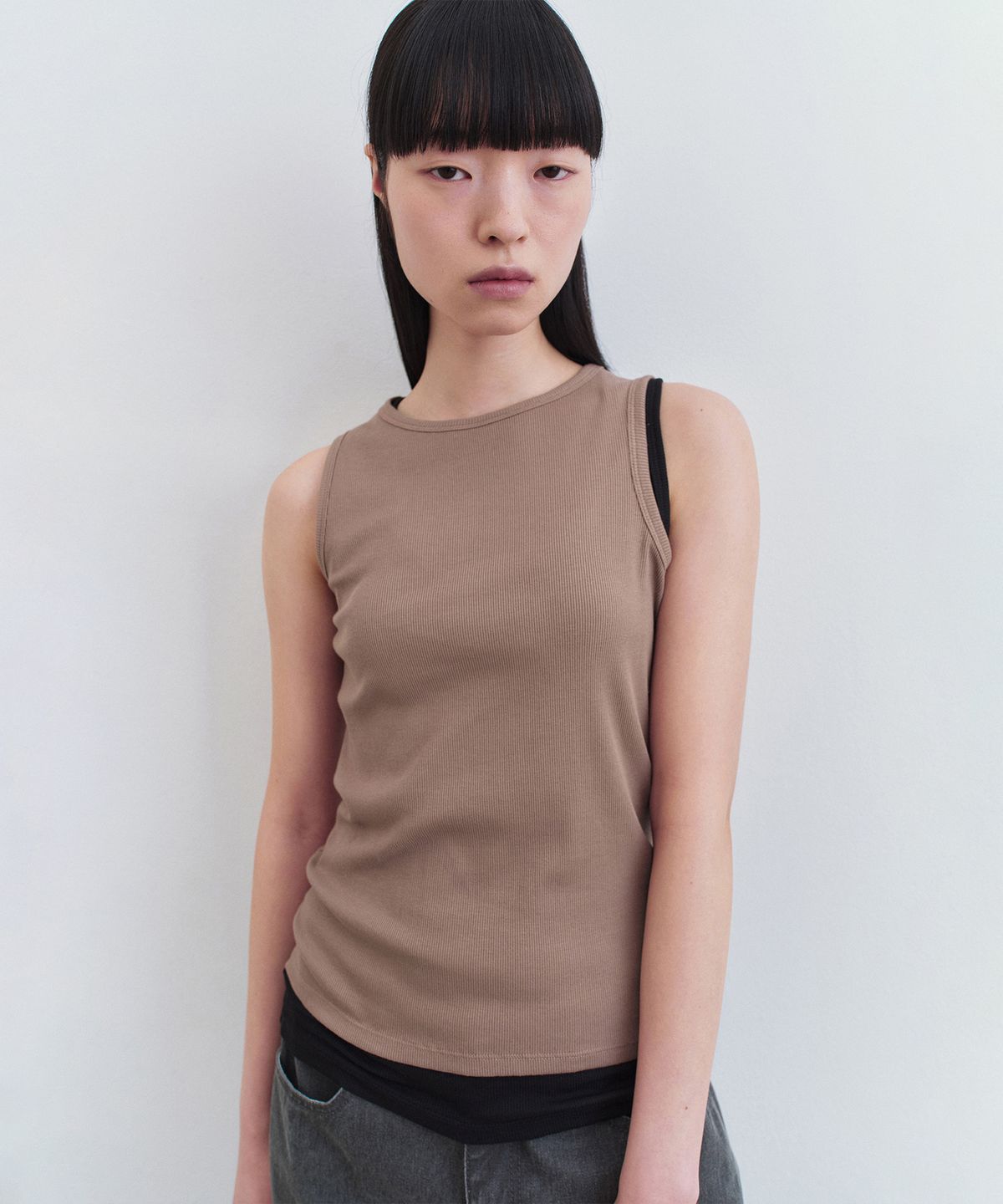 인사일런스 우먼(INSILENCE WOMEN) 에센셜 슬리브리스 BEIGE
