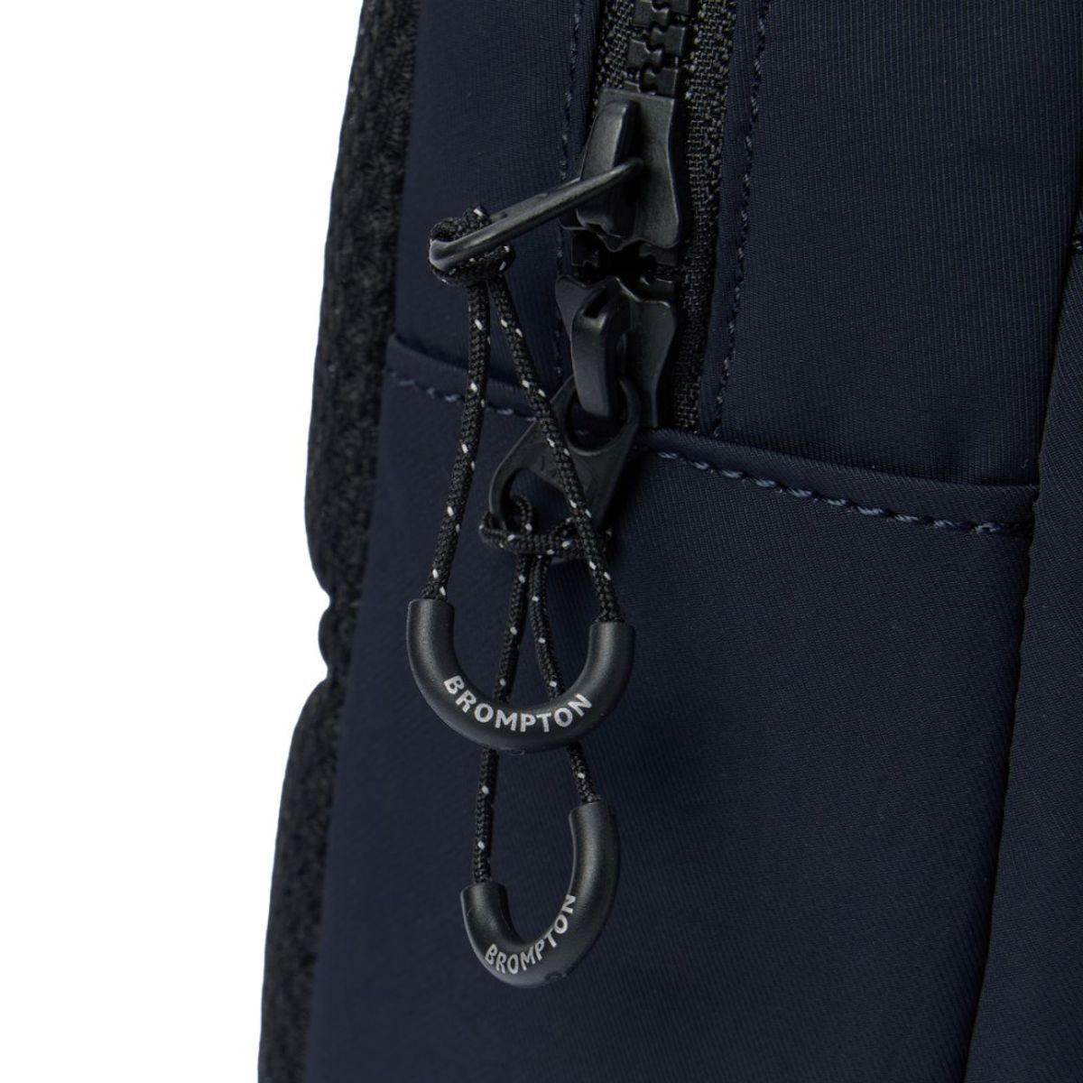 브롬톤 런던(BROMPTON LONDON) BUCKER SLING BAG - D/NAVY (P255ACR102)
