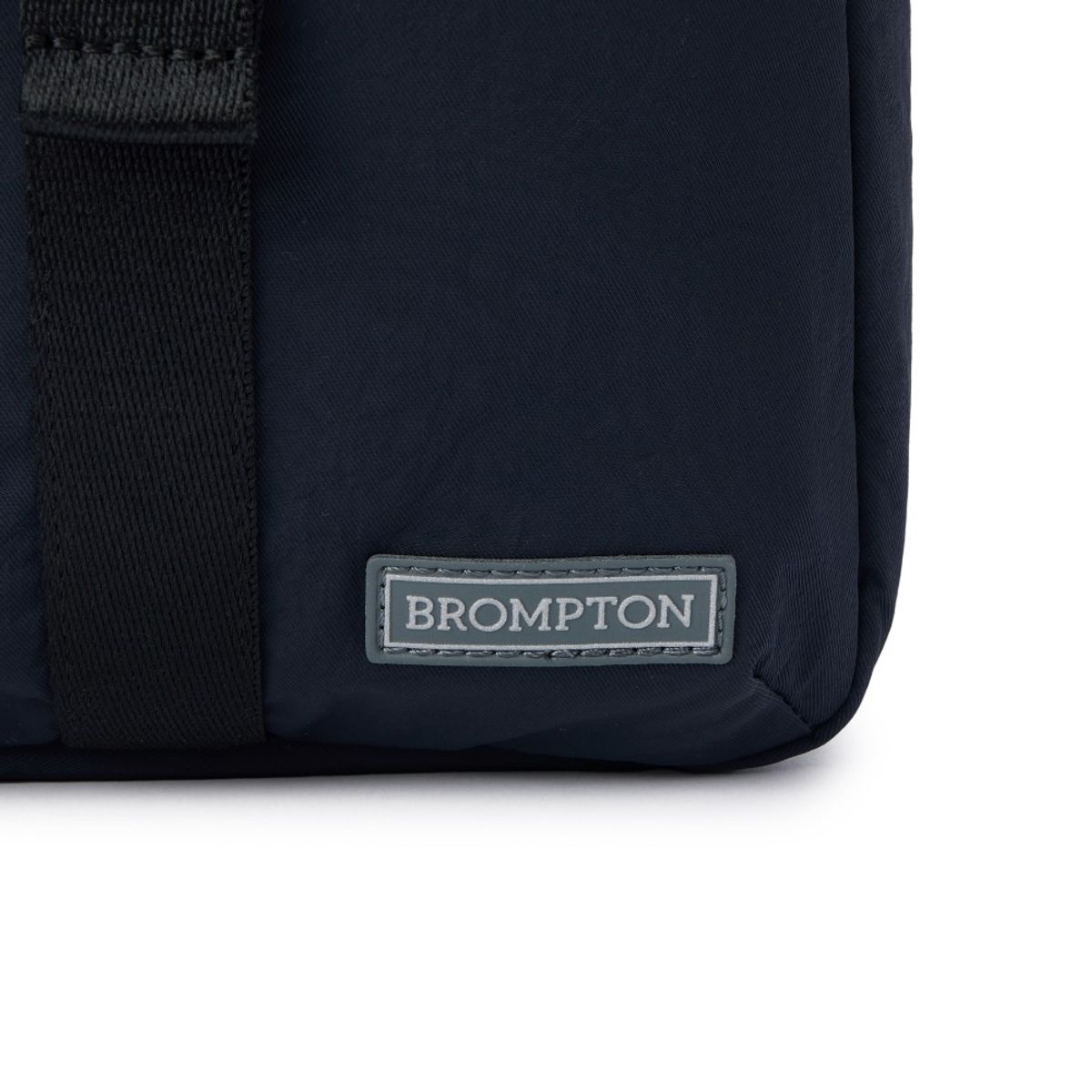 브롬톤 런던(BROMPTON LONDON) BUCKER SLING BAG - D/NAVY (P255ACR102)