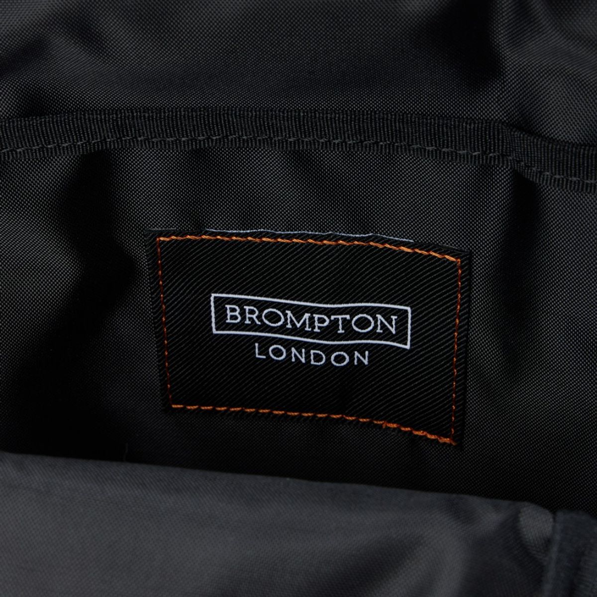 브롬톤 런던(BROMPTON LONDON) BUCKER SLING BAG - KHAKI (P255ACR102)
