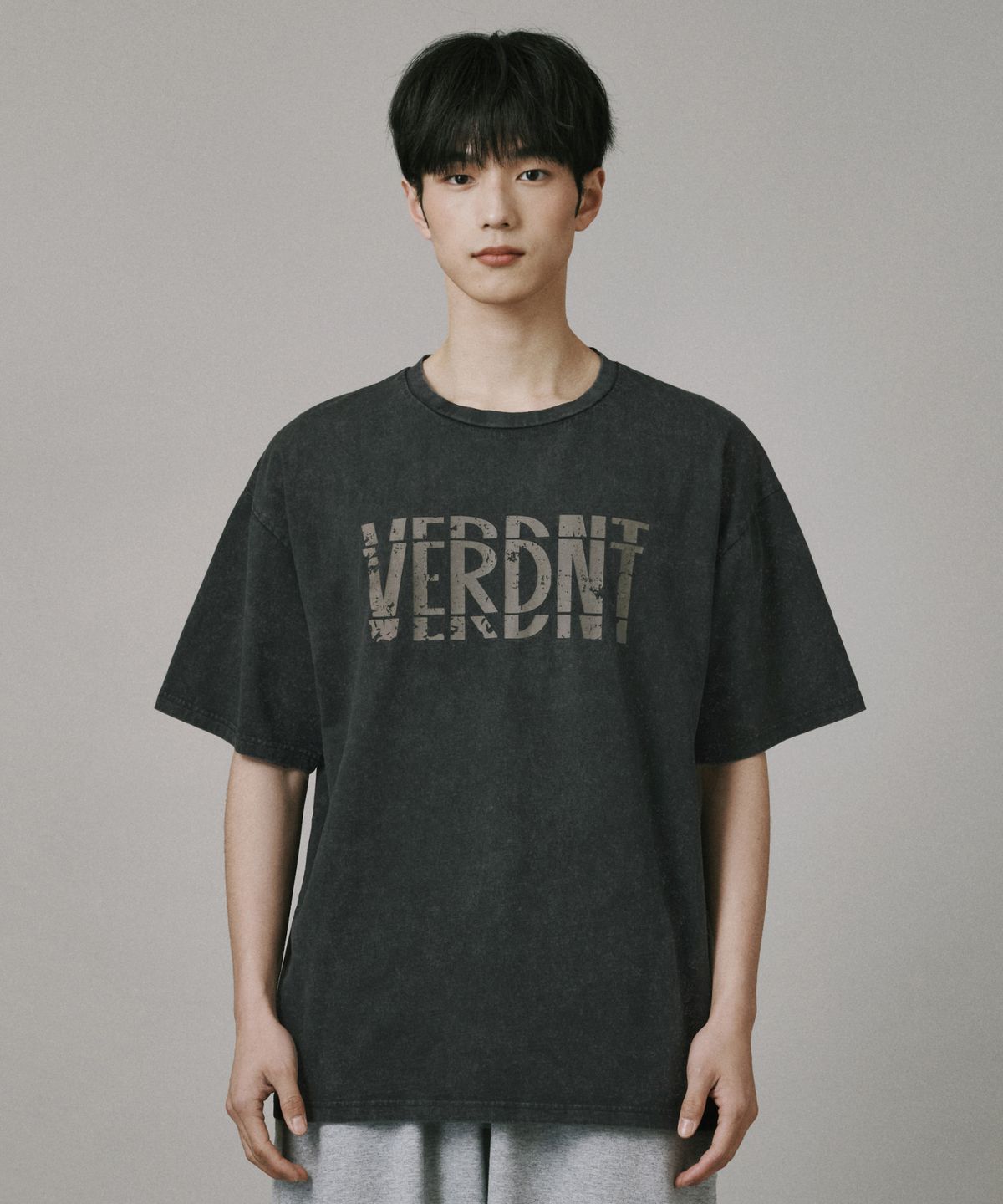 버던트(VERDNT) 스펠 피그먼트 반소매 티셔츠 [블랙]