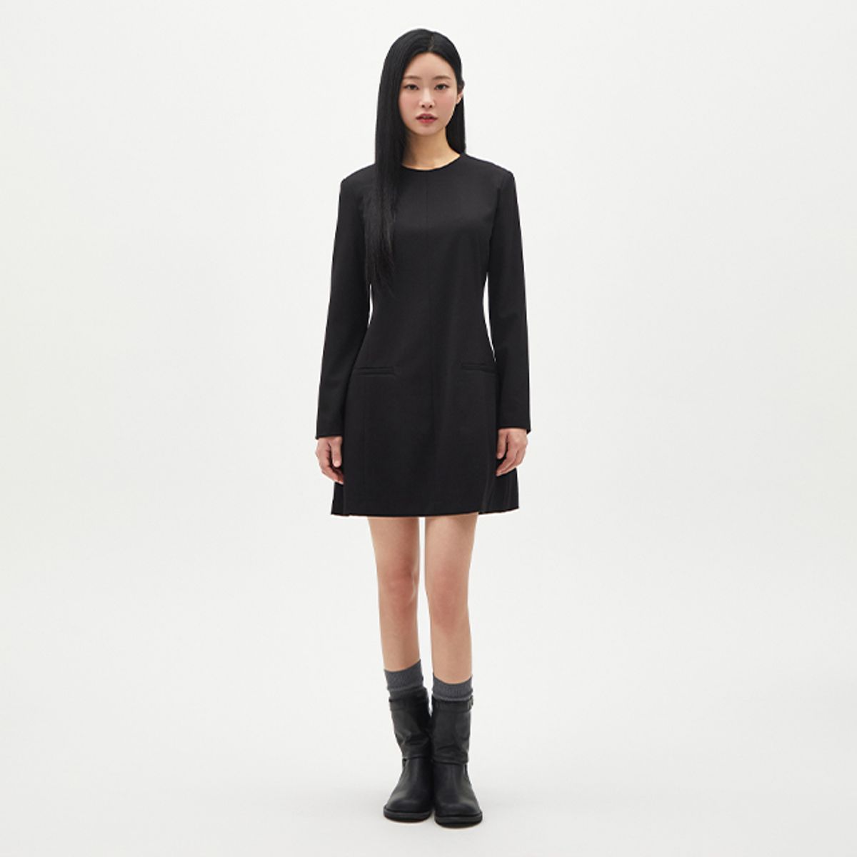 랩(LAP) 라운드넥 A라인 미니원피스 AR1WO263
