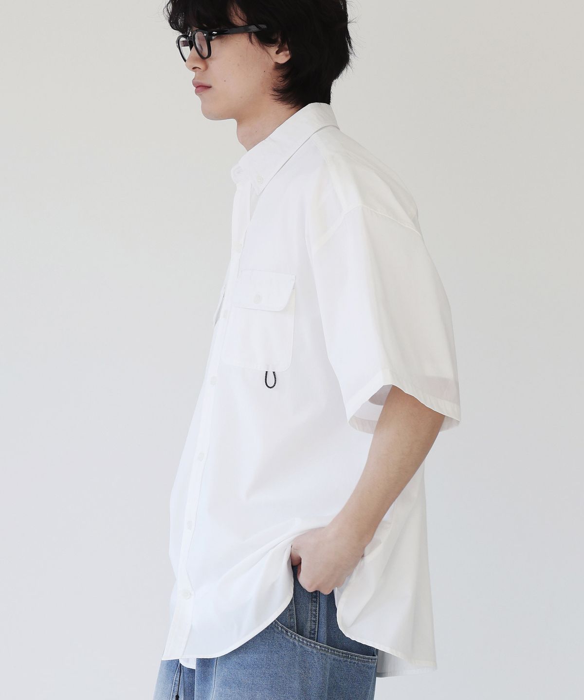 모더먼트(MODERMENT) 스트레치 멀티포켓 오버핏 반팔 셔츠 [화이트]