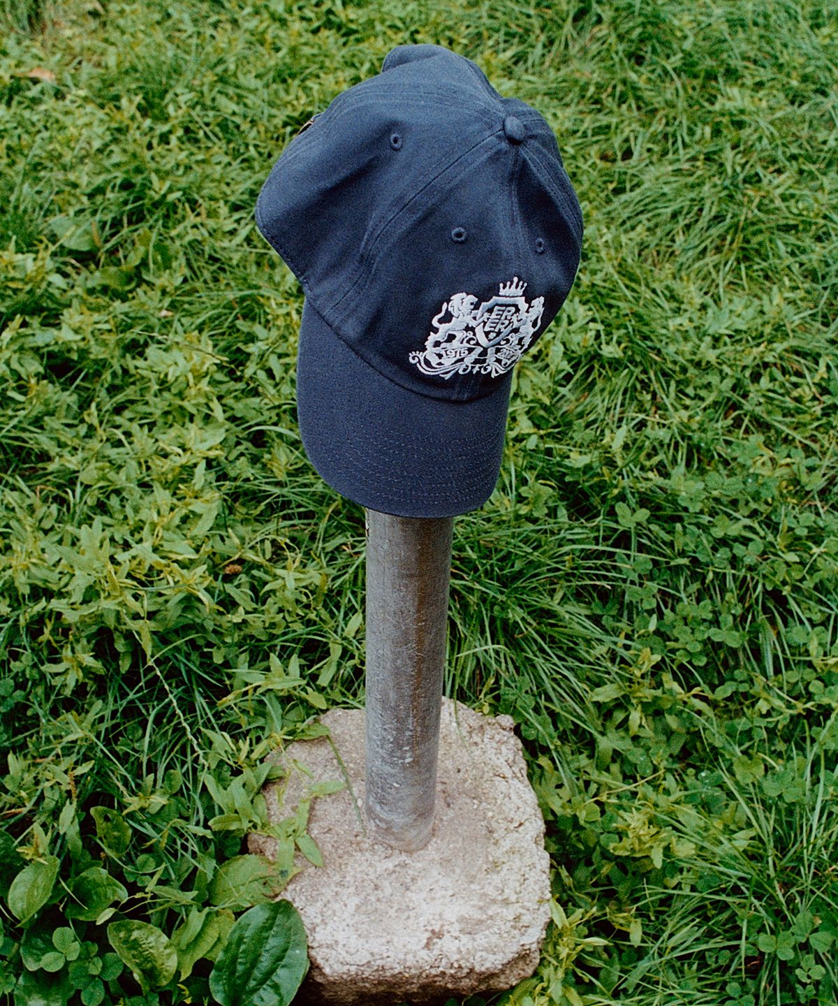 에르에르(ERER) ERER Iconic Embroidery Cap Navy