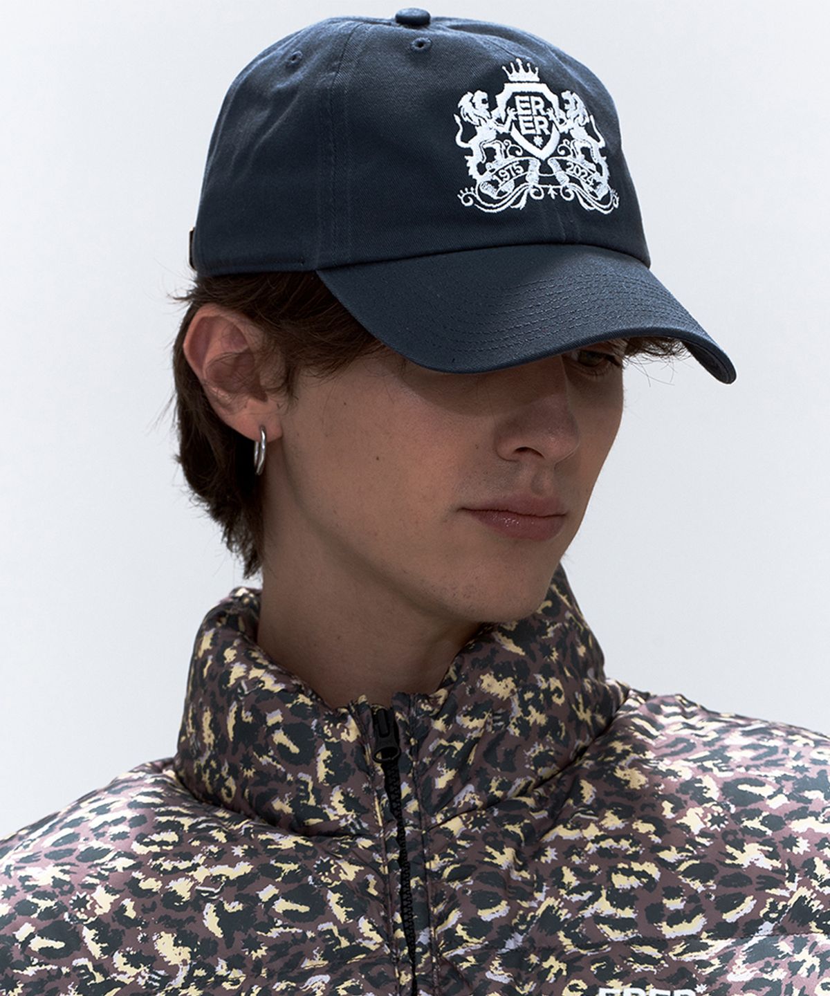 에르에르(ERER) ERER Iconic Embroidery Cap Navy