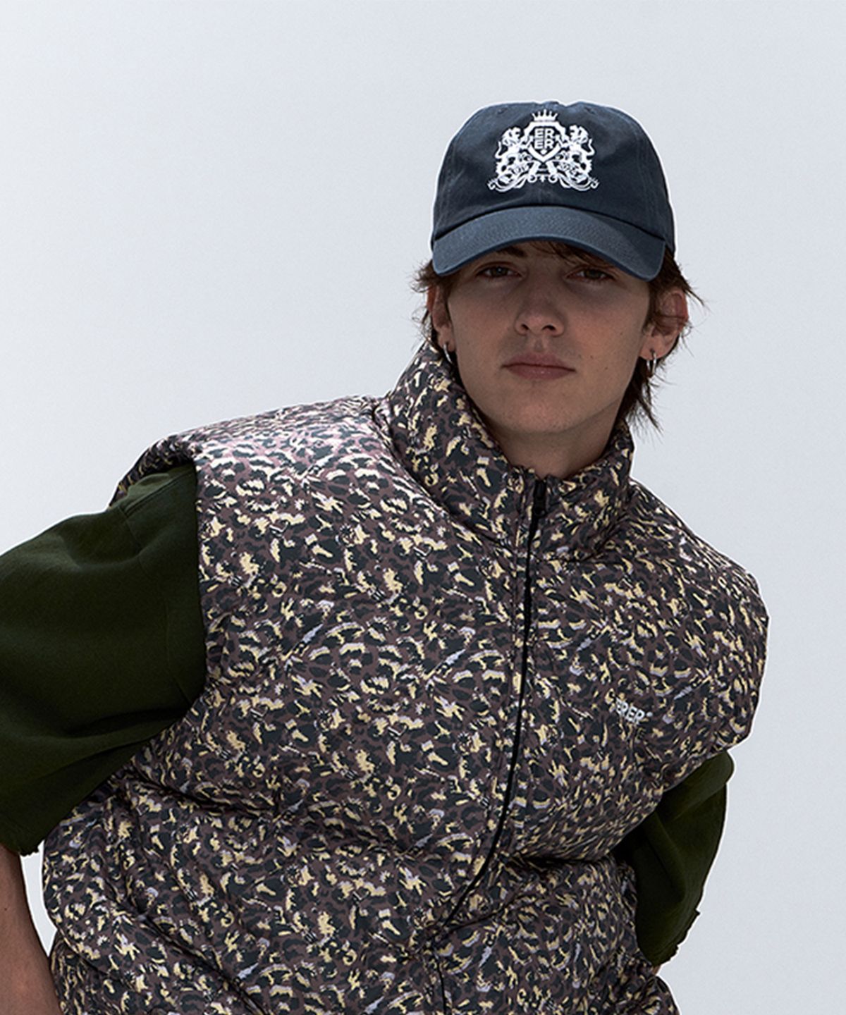 에르에르(ERER) ERER Iconic Embroidery Cap Navy