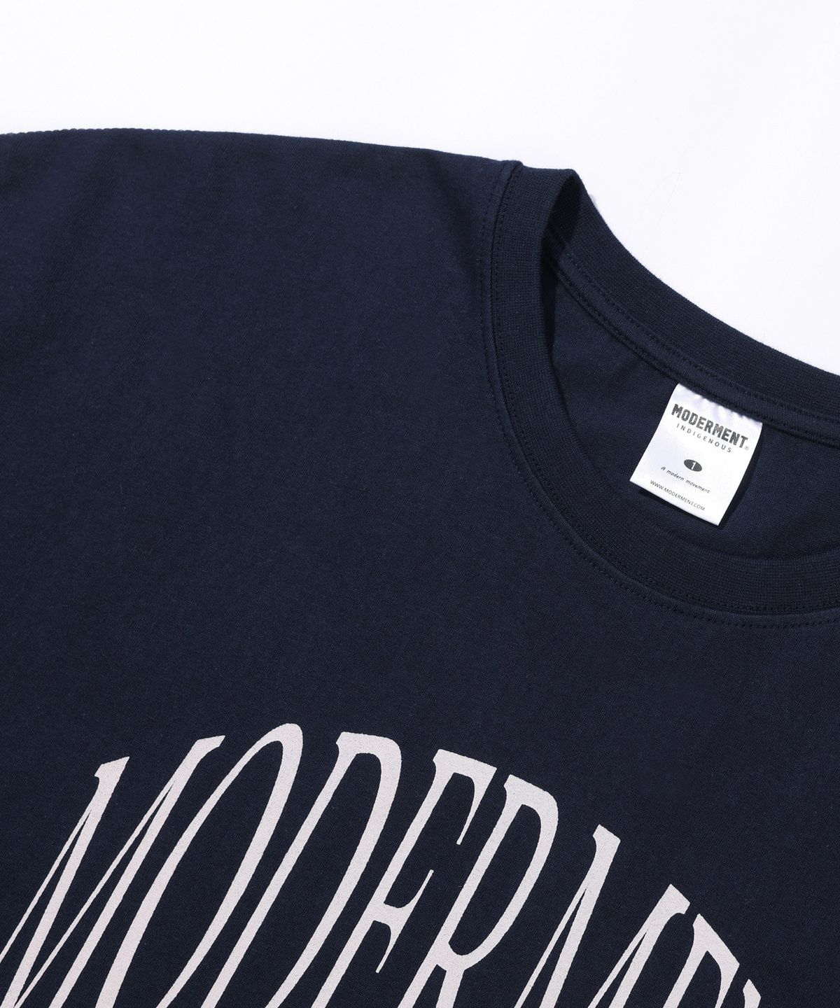 모더먼트(MODERMENT) 핀 로고 오버사이즈 반팔 티셔츠 [네이비]