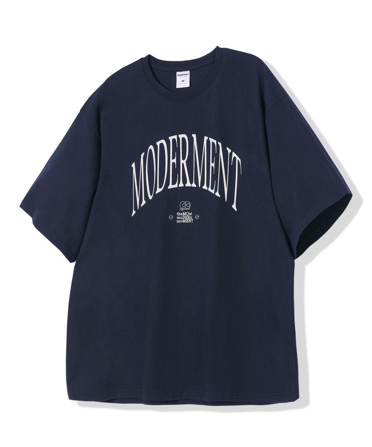 모더먼트(MODERMENT) 핀 로고 오버사이즈 반팔 티셔츠 [네이비]