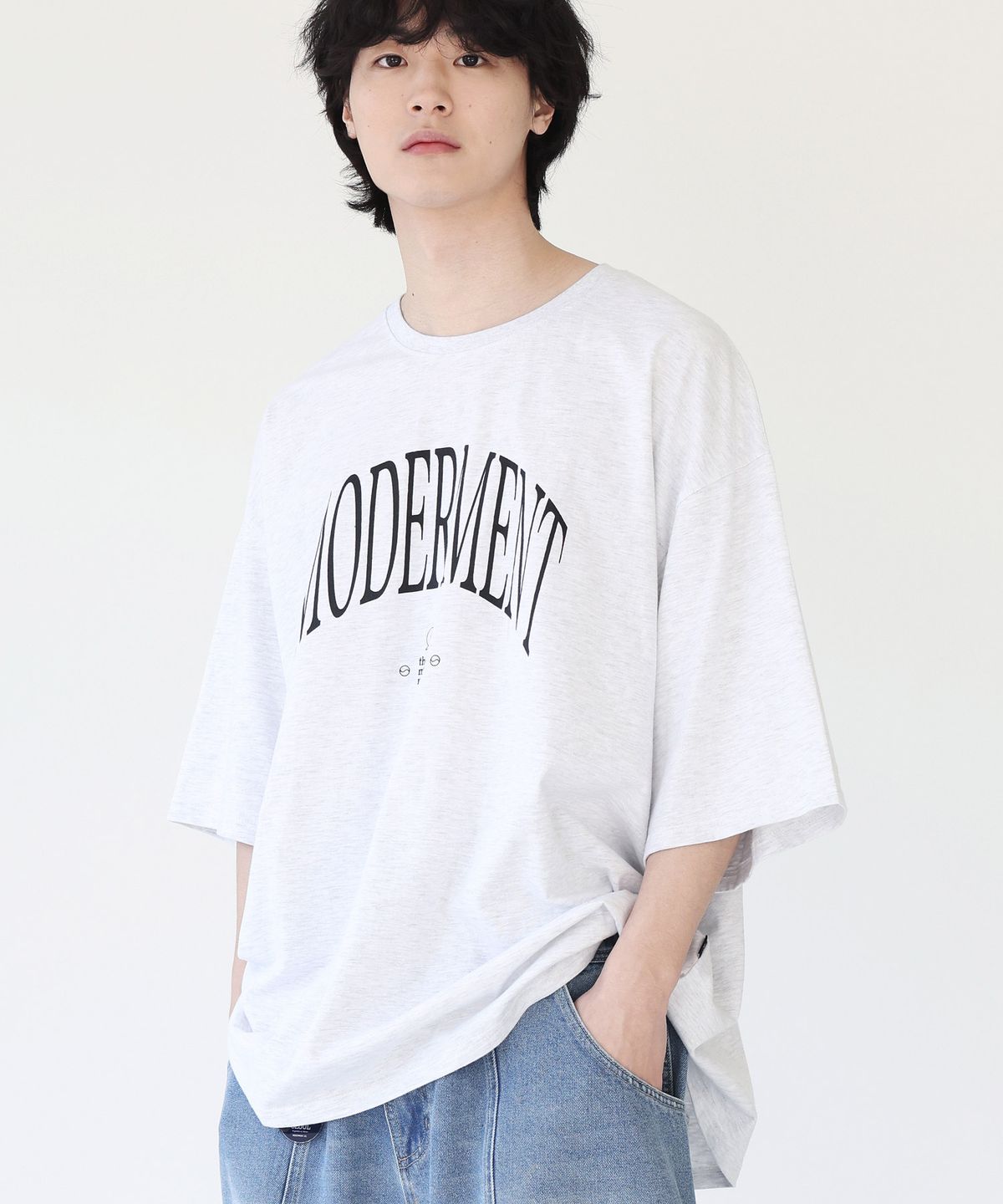 모더먼트(MODERMENT) 핀 로고 오버사이즈 반팔 티셔츠 [멜란지화이트]