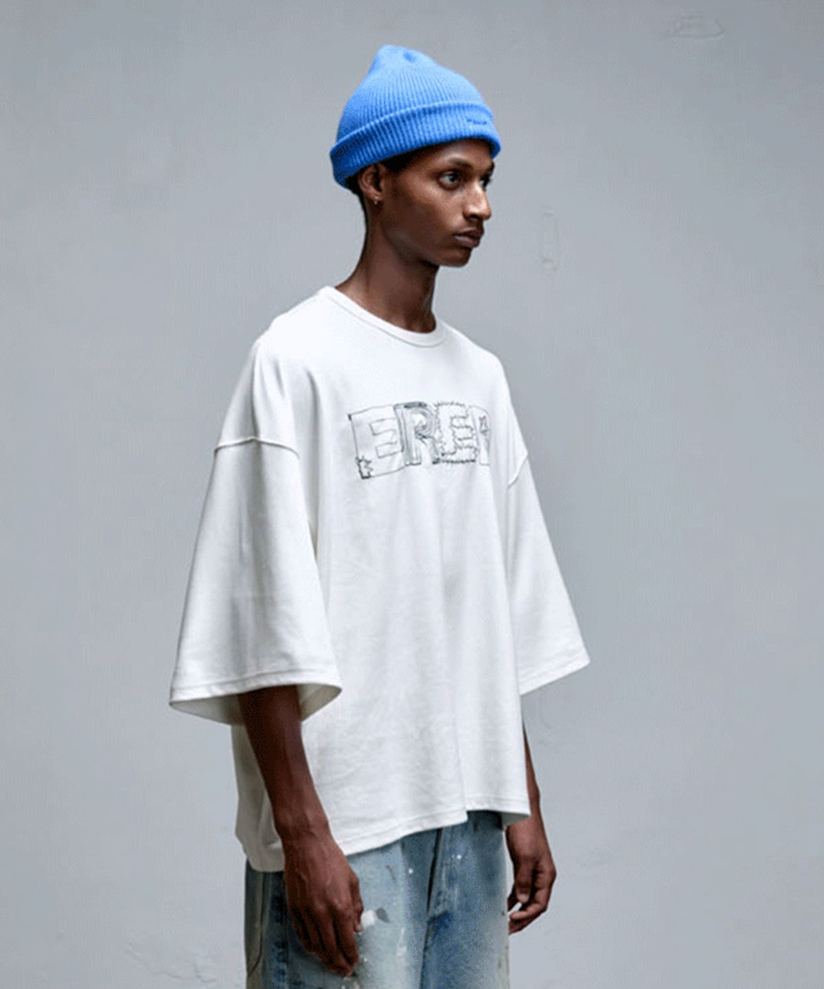 에르에르(ERER) ER Embroidered Detail Oversized T-Shirt White