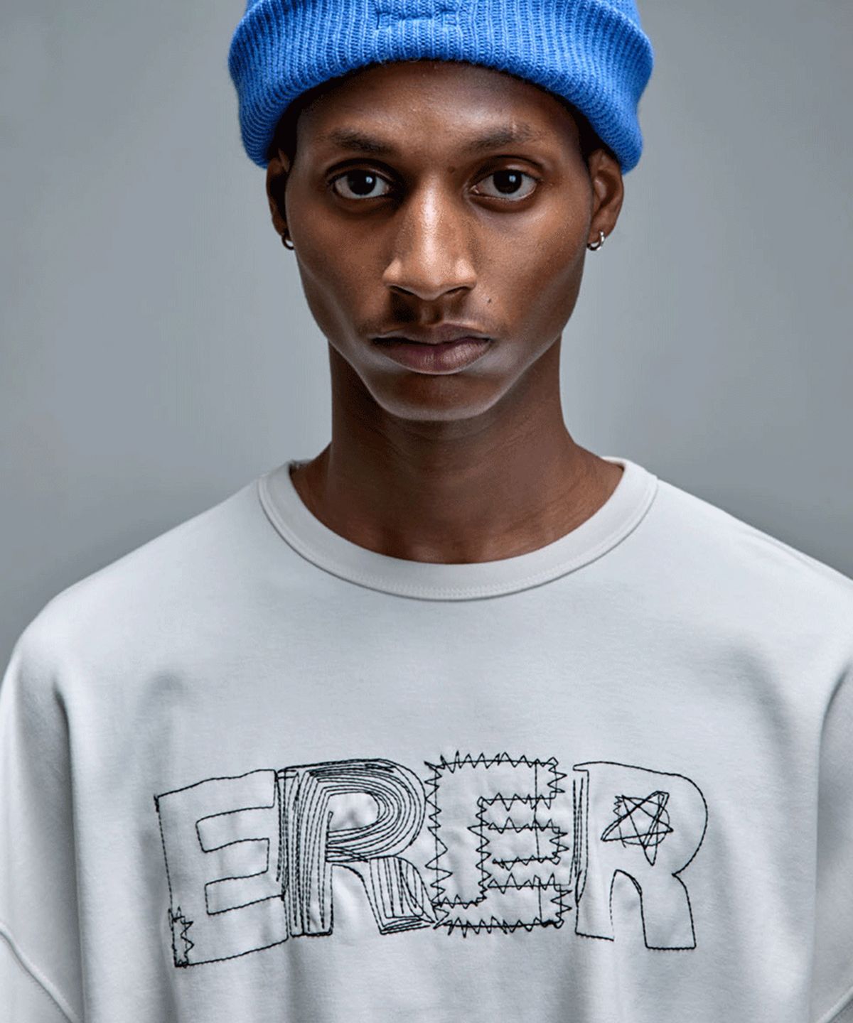 에르에르(ERER) ER Embroidered Detail Oversized T-Shirt White